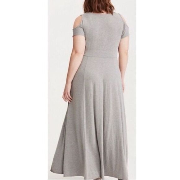 ✨Torrid Heather Gray Cold Shoulder Surplice Maxi Sz 3X Dress✨ - Picture 4 of 10
